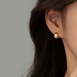 Elegant Gold Stud Earrings